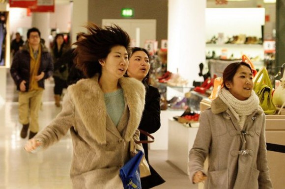 Customers+rush+into+Selfridges+to+buy+discounted+handbags