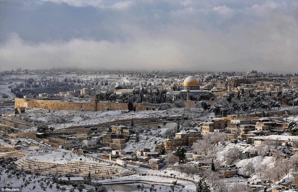 Jerusalem-hit-by-worst-snowstorm1