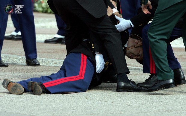 soldiers_fainting_010