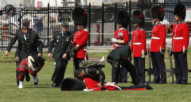 soldiers_fainting_018
